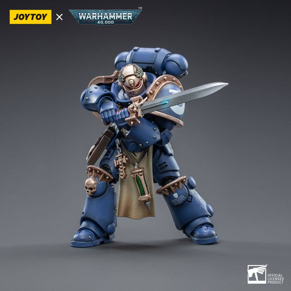 JOYTOY - Warhammer 40K - Ultramarines Primaris Company Champion 1/18 – Image 5