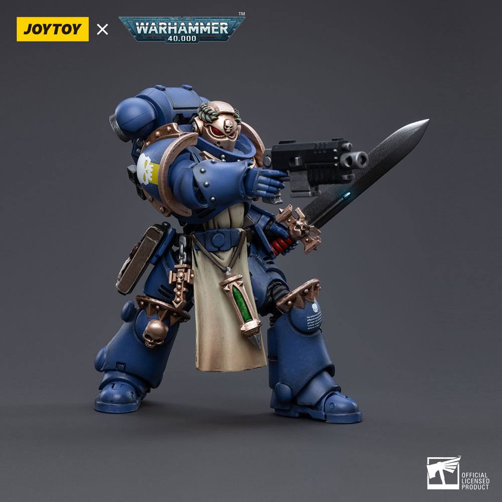 JOYTOY - Warhammer 40K - Ultramarines Primaris Company Champion 1/18 – Image 4